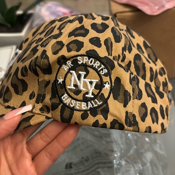 Leopard Print Cap with NY Logo - Picture 5 of 8